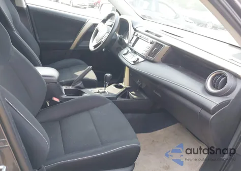 2015 Toyota Rav4 Xle z USA, uszkodzony, nr VIN 2T3RFREV0FW370920